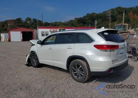 2017 Toyota Highlander Xle z USA, uszkodzony, nr VIN 5TDJZRFH7HS418964